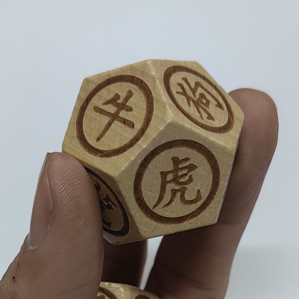 12-Sided Wooden Chinese Zodiac - đánh giá và giá Zodiac Party Games